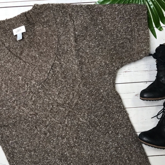 LOFT Sweaters - LOFT Vneck Cable Knit Sweater-M